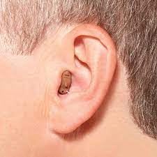 配戴全耳内式助听器
